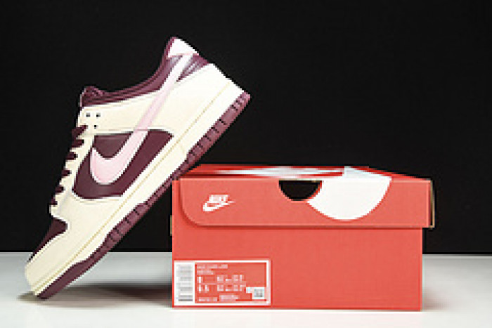 Nike Dunk Low Valentine