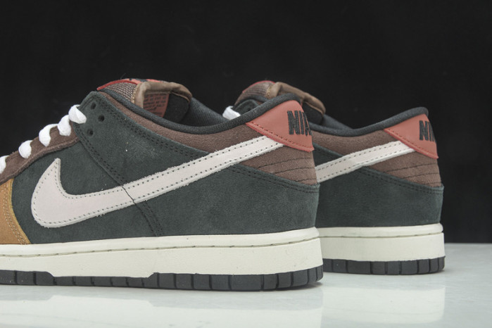 Nike SB Dunk Low Joe Strummer - 304292-902