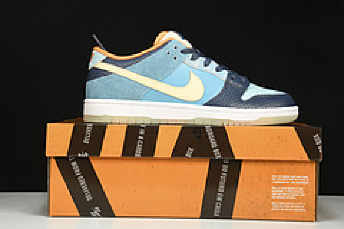 Nike SB Dunk Low MIA Skate Shop - 504750-474