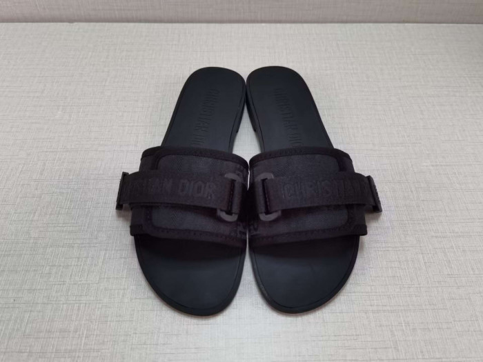 DO DESIGNER SLIPPERS