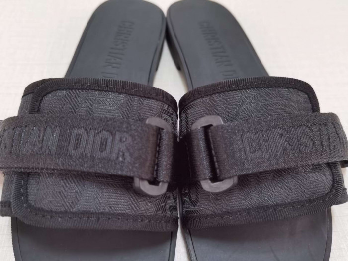 DO DESIGNER SLIPPERS