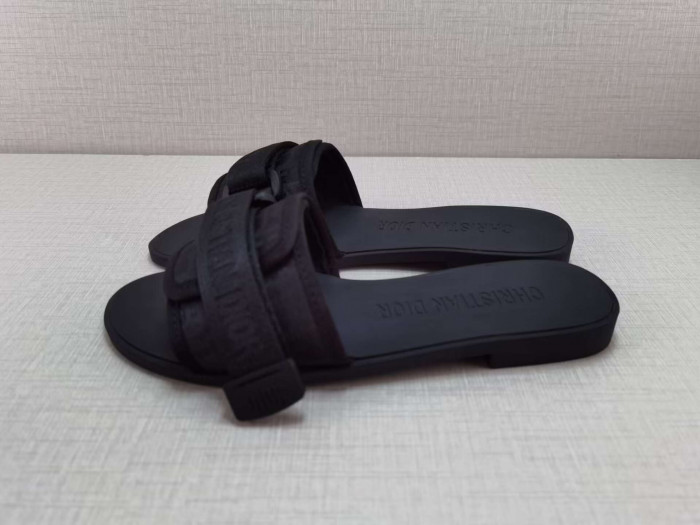 DO DESIGNER SLIPPERS