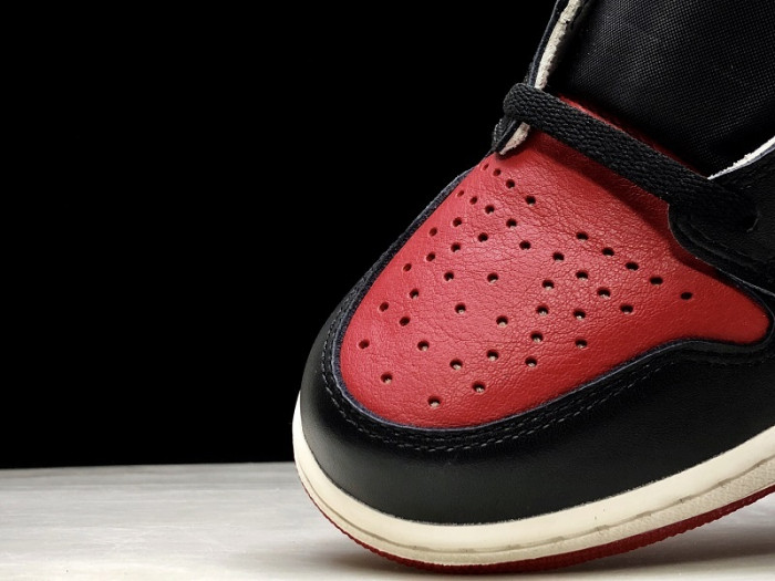 AIR JORDAN 1 RETRO HIGH BRED TOE OG 555088-610