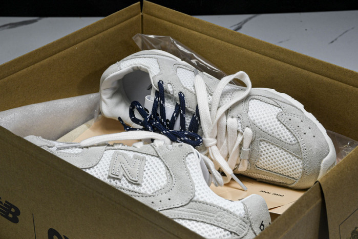 New Balance Mi­u
