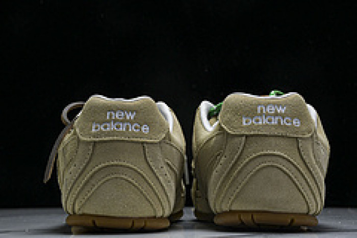 New Balance Mi­u