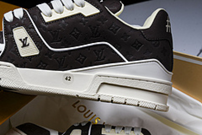 L&V SNEAKERS