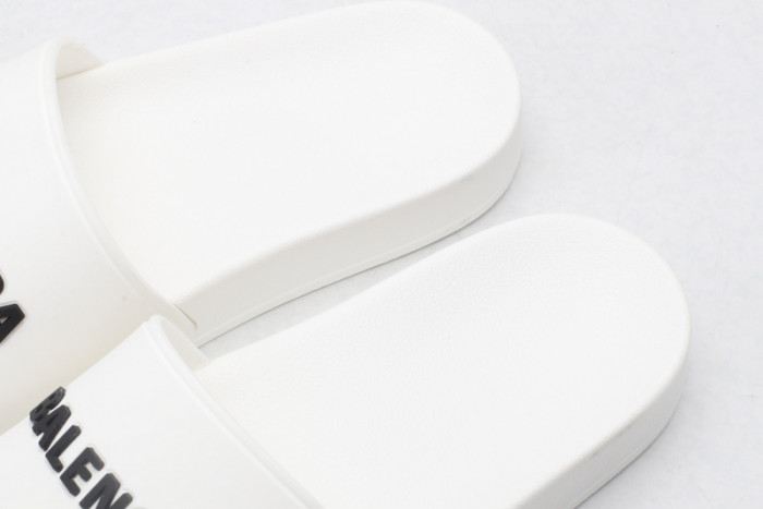 BLEN DESIGNER SLIPPERS