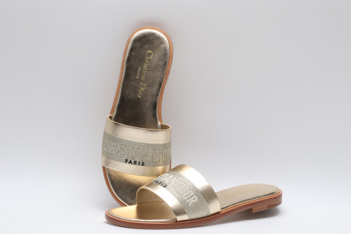 DO DESIGNER SLIPPERS