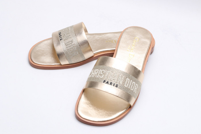 DO DESIGNER SLIPPERS