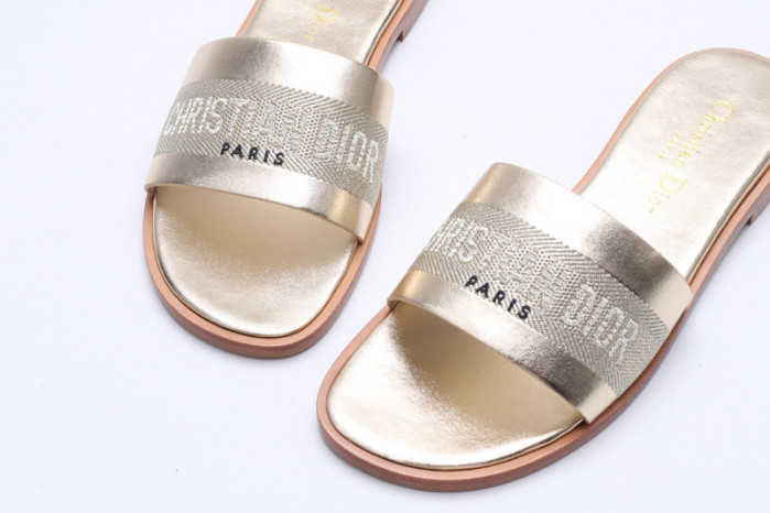 DO DESIGNER SLIPPERS