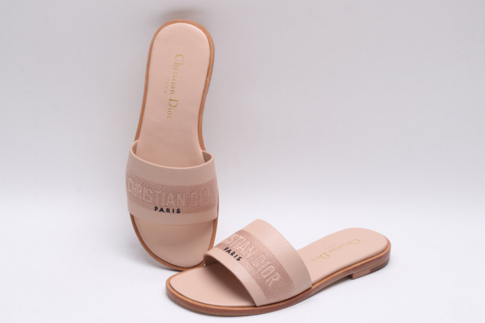 DO DESIGNER SLIPPERS