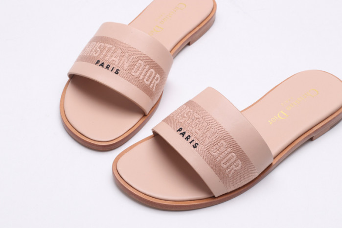 DO DESIGNER SLIPPERS