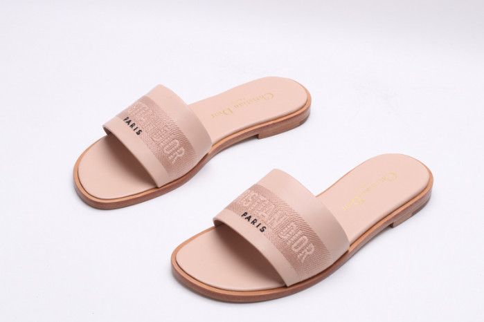 DO DESIGNER SLIPPERS