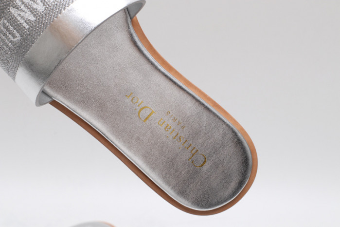 DO DESIGNER SLIPPERS