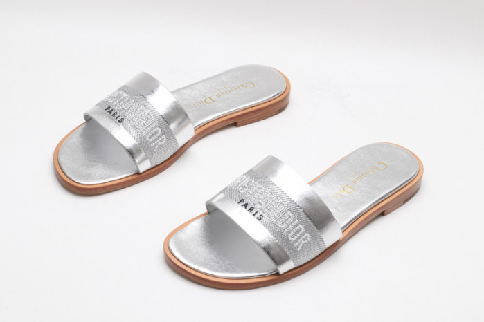 DO DESIGNER SLIPPERS