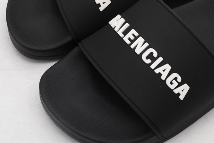 BLEN DESIGNER SLIPPERS