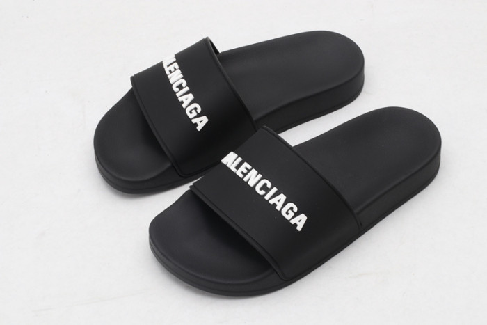 BLEN DESIGNER SLIPPERS
