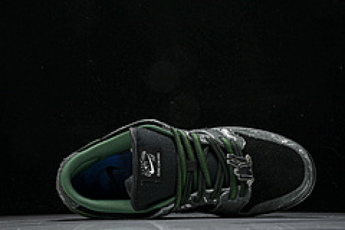 Skateboards x Nike SB Dunk Low HF7743-001