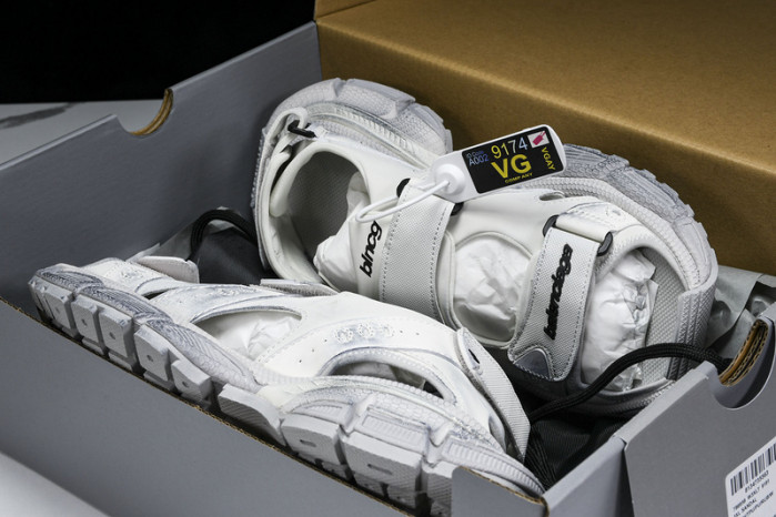 BLEN DESIGNER SLIPPERS