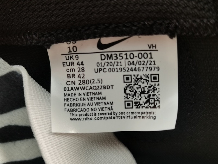 Quartersnacks x Nike SB Dunk Low Zebra DM3510-001