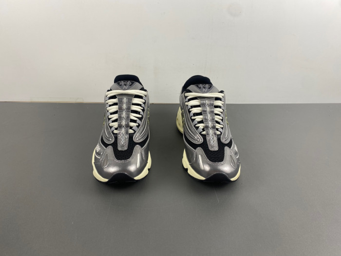 The New Balance 1000 “Silver Metallic” M1000SL.