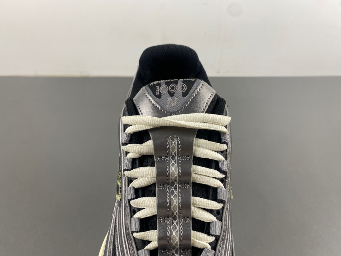 The New Balance 1000 “Silver Metallic” M1000SL.