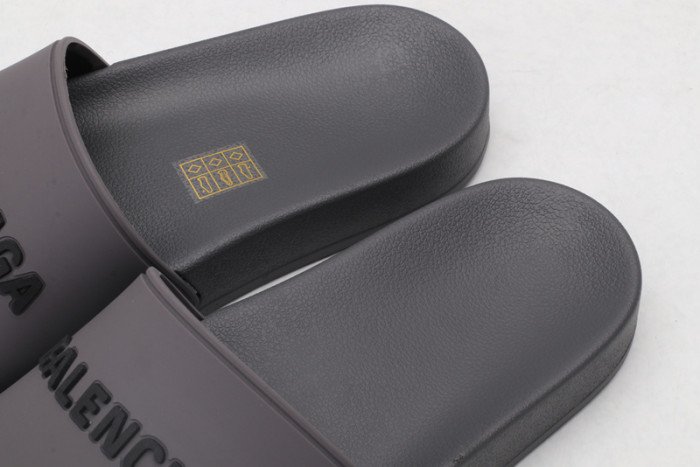 BLEN DESIGNER SLIPPERS