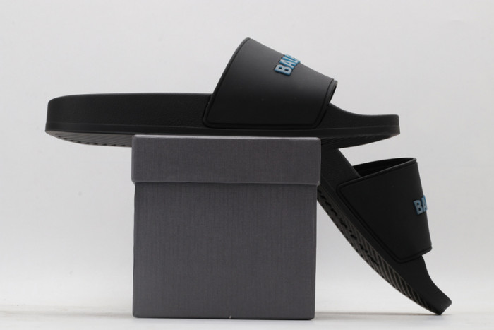 BLEN DESIGNER SLIPPERS