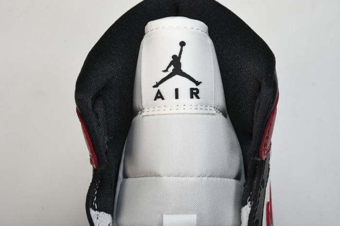 WMNS Air Jordan 1 Mid“Black Toe” BQ6472-160