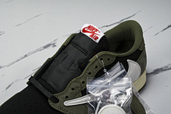 Travis Scott x Air Jordan 1 Low OG DM7866-002