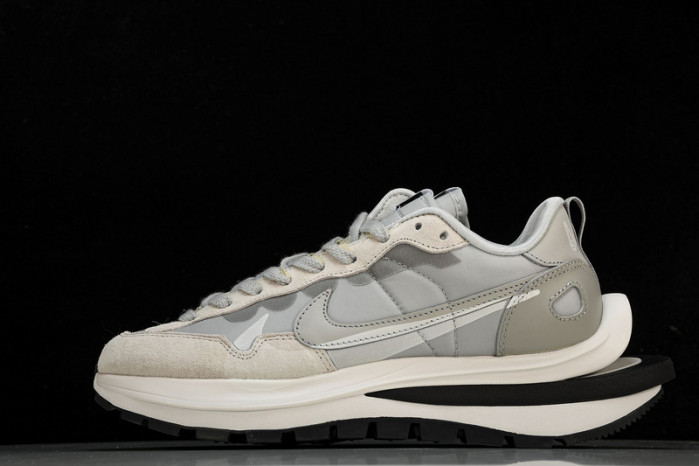 Sacai x Nk VaporWaffle 3.0 DD1875108