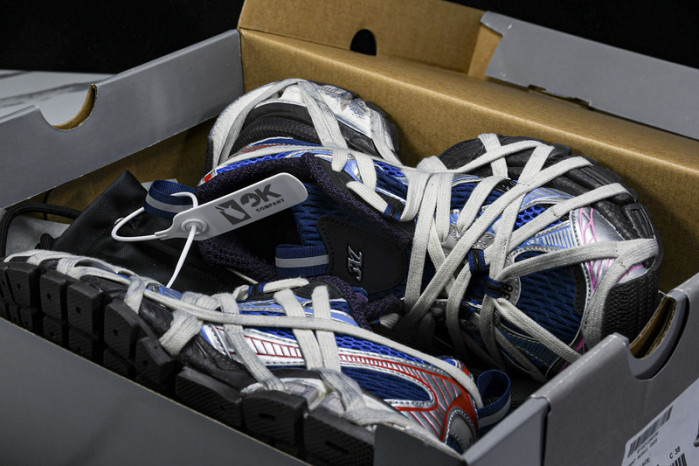 BLEN Phantom Sneaker 778698 W3XLL 0525