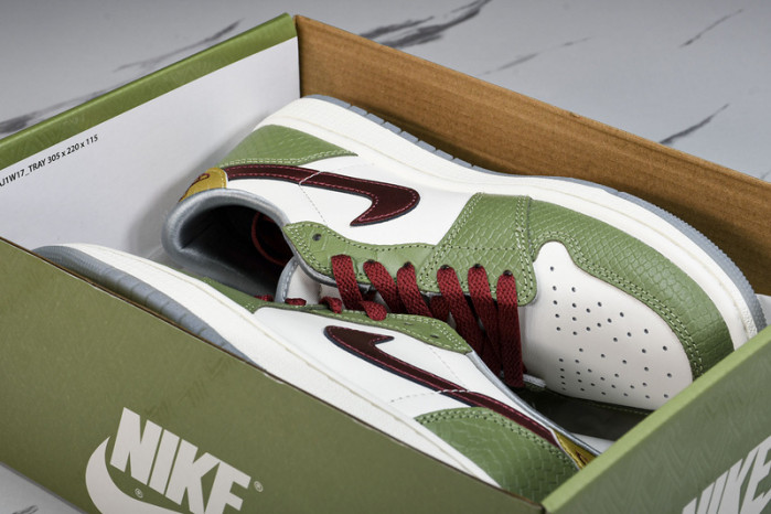 Air Jordan 1 Low OG“Year of the Dragon” FN3727-100