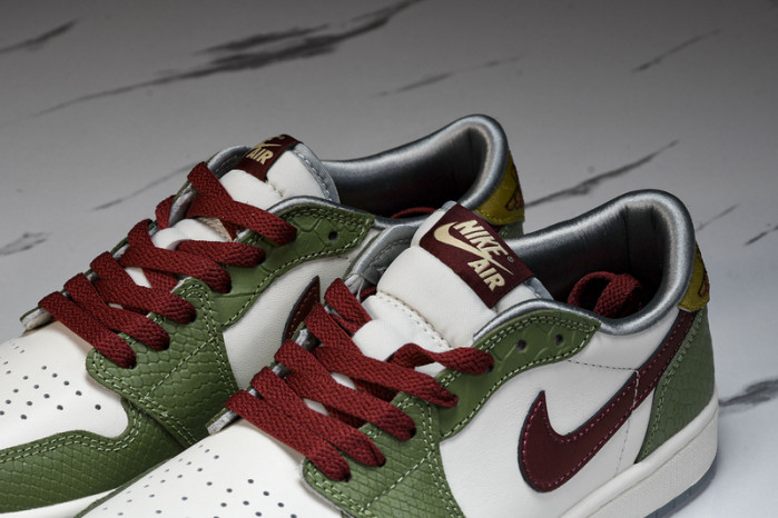 Air Jordan 1 Low OG“Year of the Dragon” FN3727-100