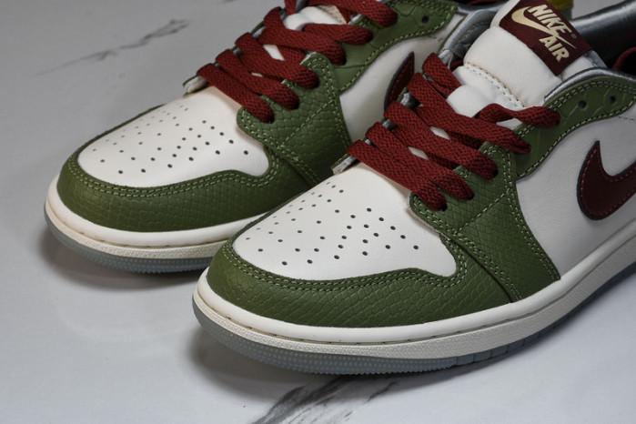 Air Jordan 1 Low OG“Year of the Dragon” FN3727-100