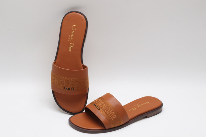 DO DESIGNER SLIPPERS