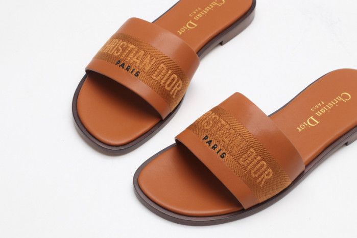 DO DESIGNER SLIPPERS