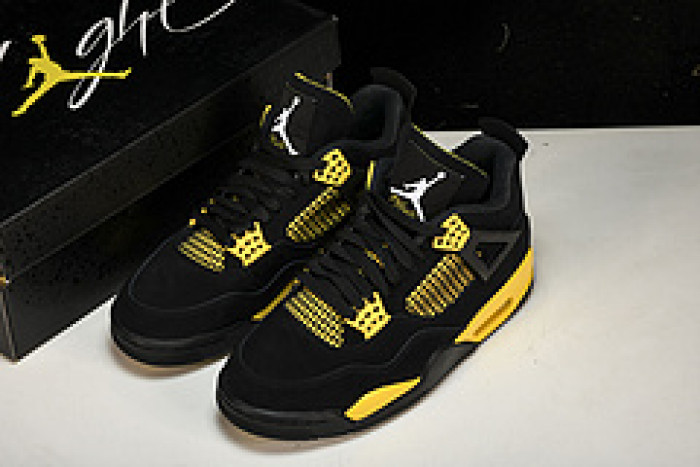 Jordan 4 Retro Thunder (2023) - DH6927-017
