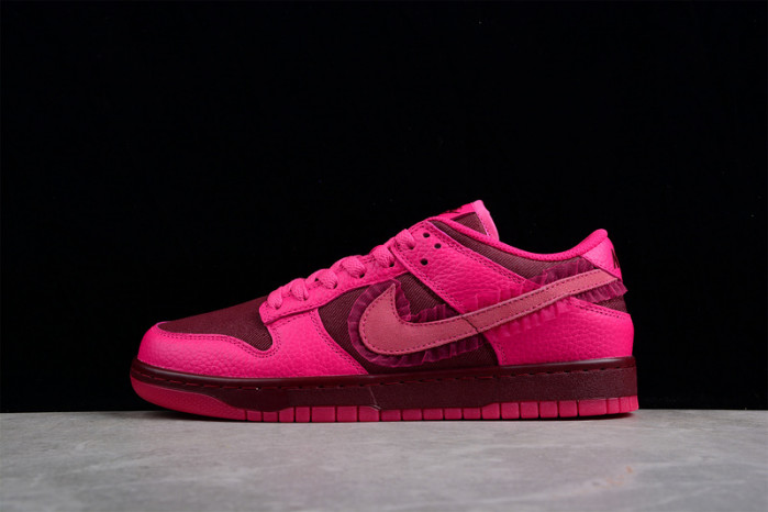 Dunk Low Valentine''s Day (2022) (W)DQ9324-600