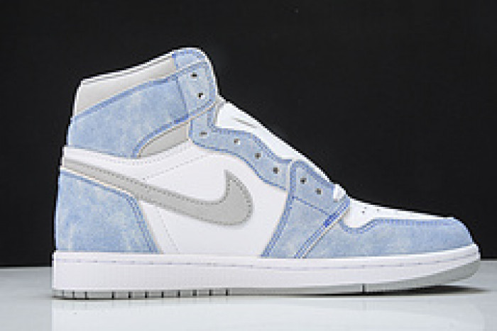 Air Jordan 1 High OG “Hyper Royal” 555088-402