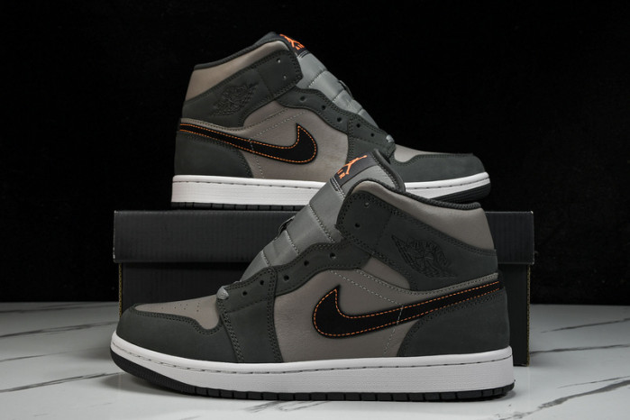 Air Jordan 1 Mid FQ8338-017
