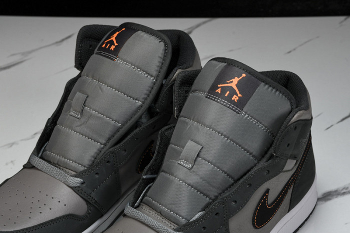 Air Jordan 1 Mid FQ8338-017