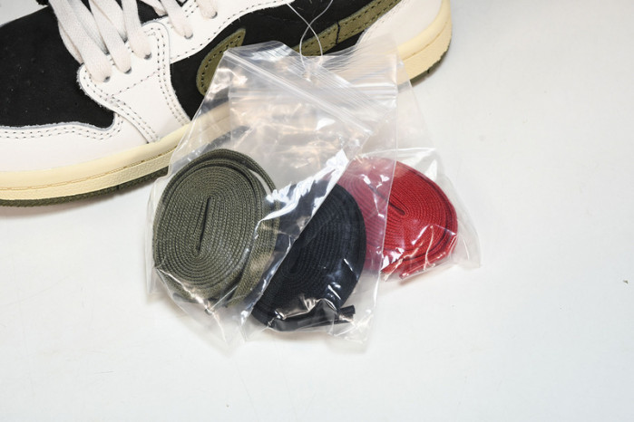 KIDS TRAVIS SCOTT X JORDAN AJ 1 LOW OG“OLIVE”PS DZ5909-106