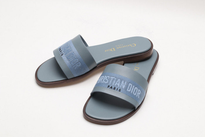 DO DESIGNER SLIPPERS