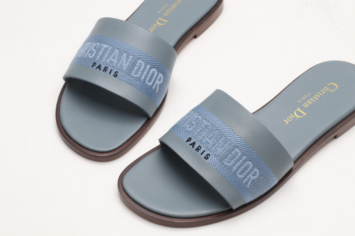 DO DESIGNER SLIPPERS