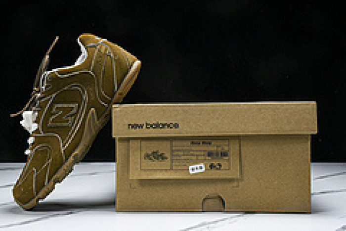 New Balance Mi­u