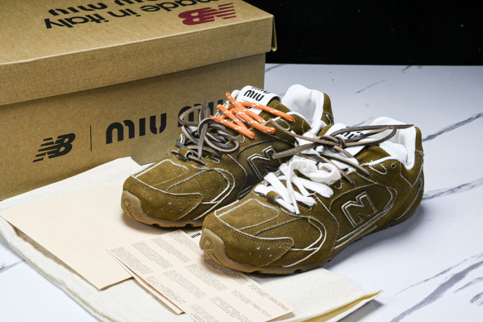 New Balance Mi­u