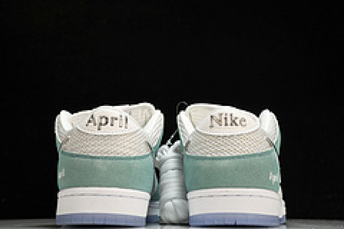 APRIL SKKATEBOARDS x NK SB Dunk Low FD2562-400