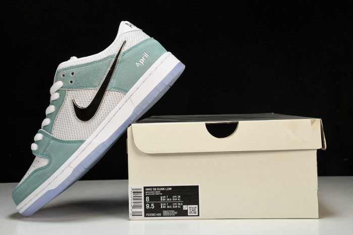 APRIL SKKATEBOARDS x NK SB Dunk Low FD2562-400