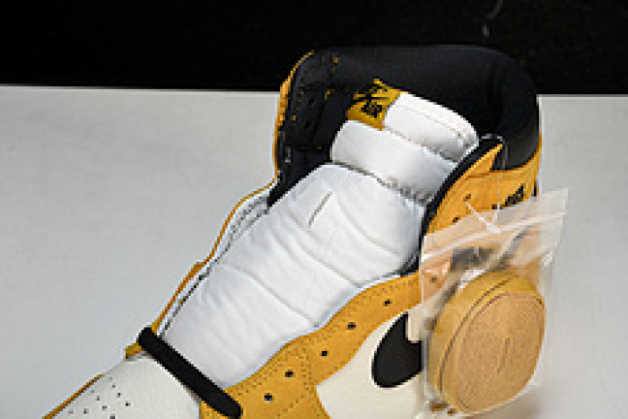 Air Jordan 1 High OG “Yellow Ochre” DZ5485-701